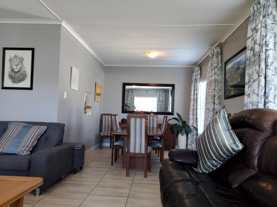 4 Bedroom Property for Sale in Goodwood Estate Western Cape